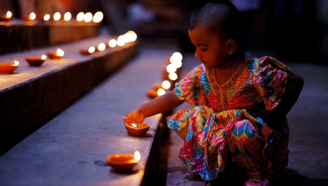 Hindistan’da Diwali Festivali kutlandı: 2,6 milyon gaz lambasıyla rekor kırıldı