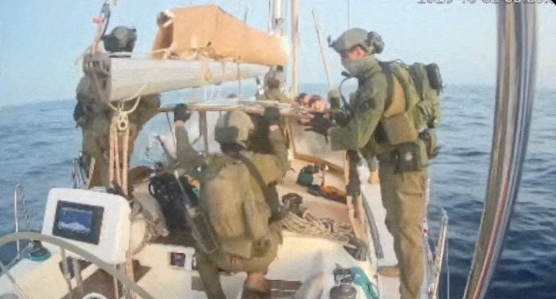 İsrail’in Sumud filosu baskını: Operasyon değil askeri gösteri. 8 metrelik tekneye 8 asker saldırdı
