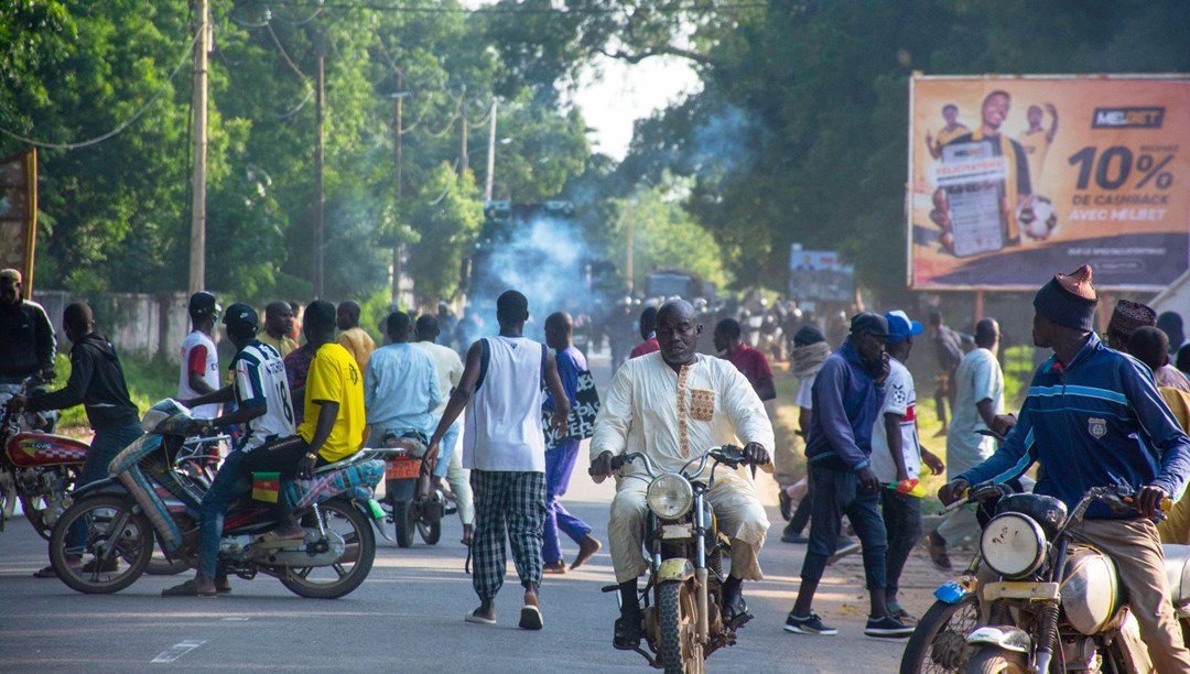 Kamerun’da muhalefet lideri zaferini ilan etti, sokaklar karıştı