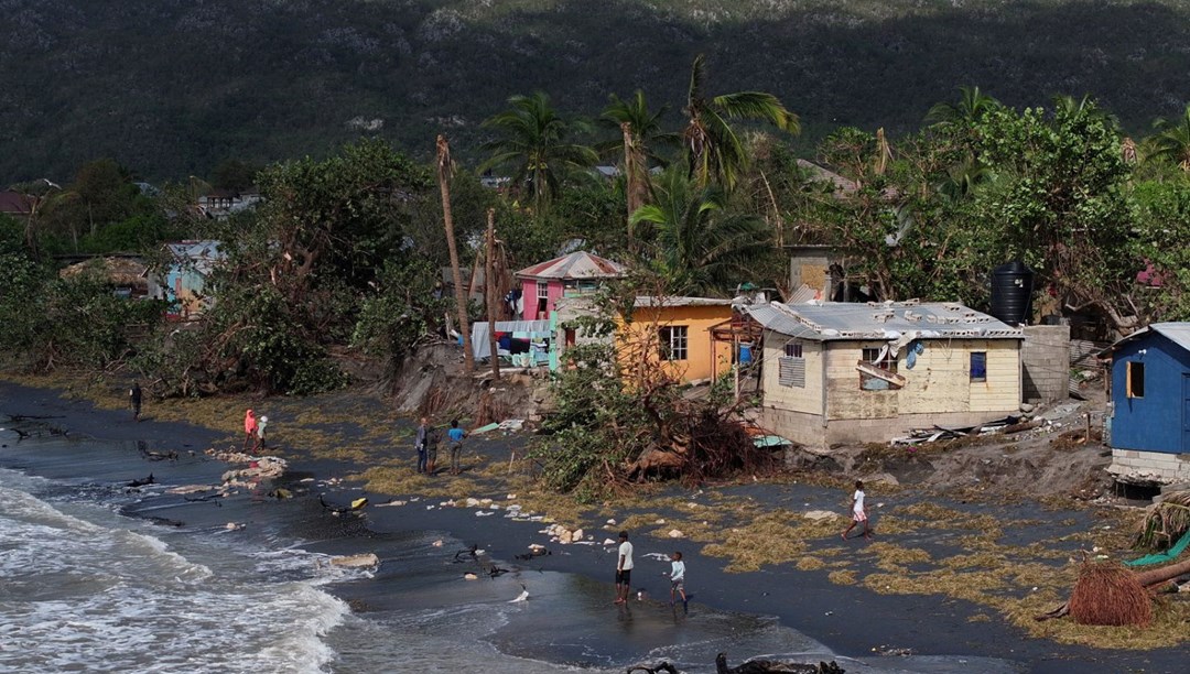 Karayipler’i silip süpüren kasırga 3 ülkeyi enkaza çevirdi