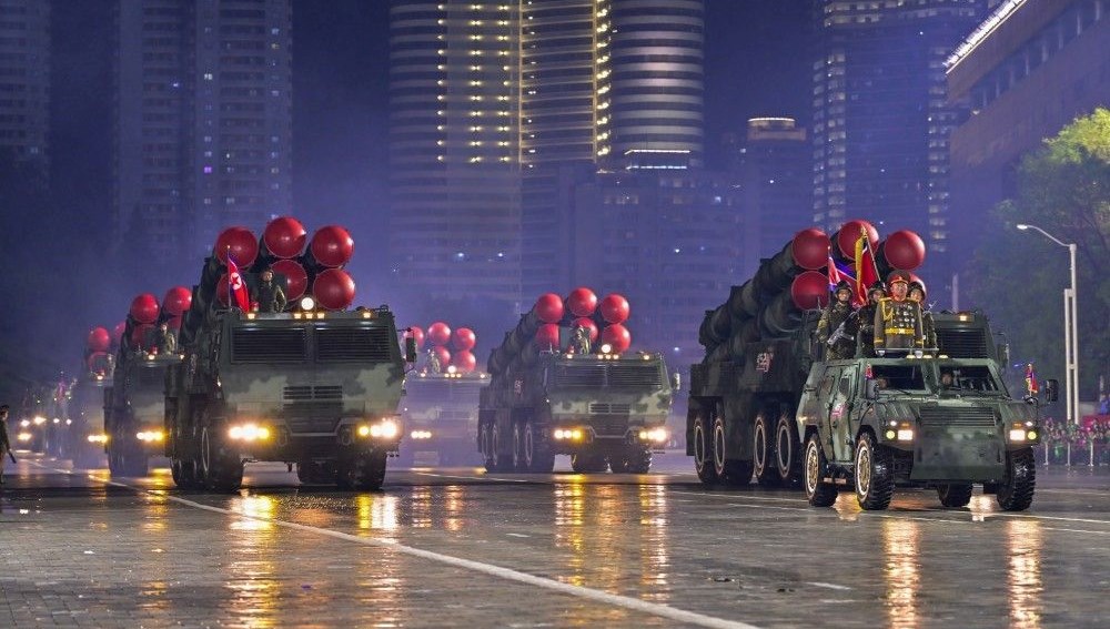Kuzey Kore’den gözdağı: İktidar partisinin 80. yaşında füzeler sergilendi