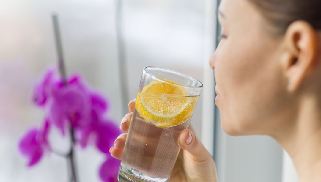 Limonlu suyu kimler içmemeli? Meğer zararı varmış