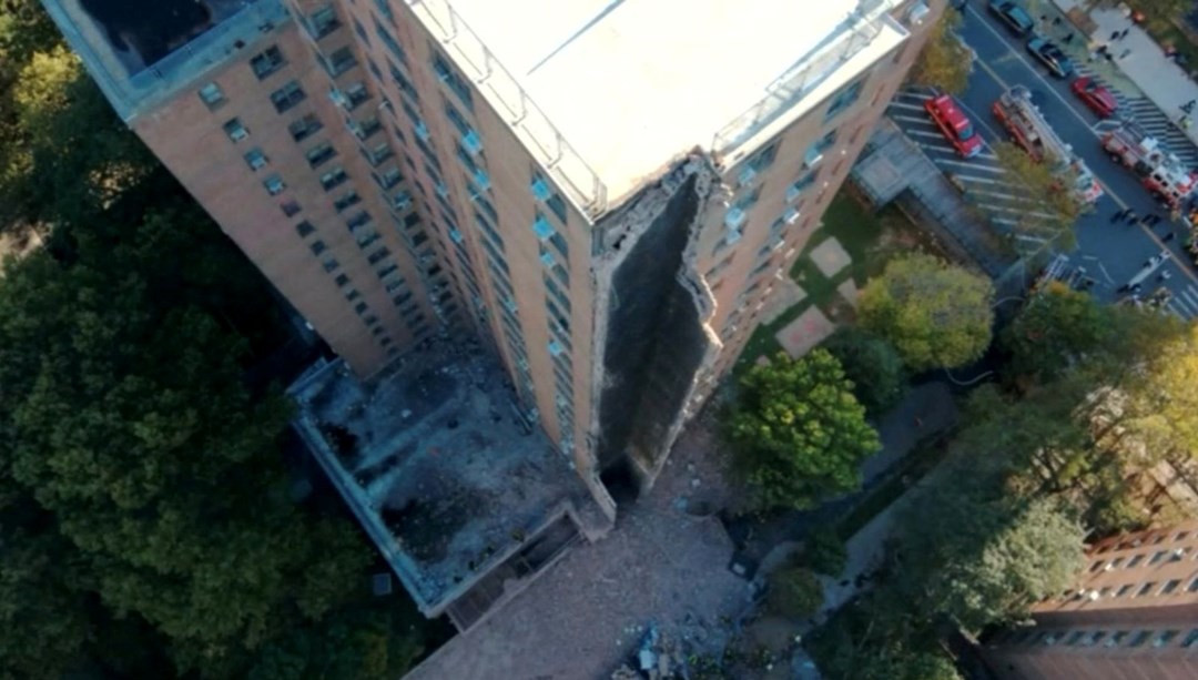 New York’ta 17 katlı bina kısmen çöktü