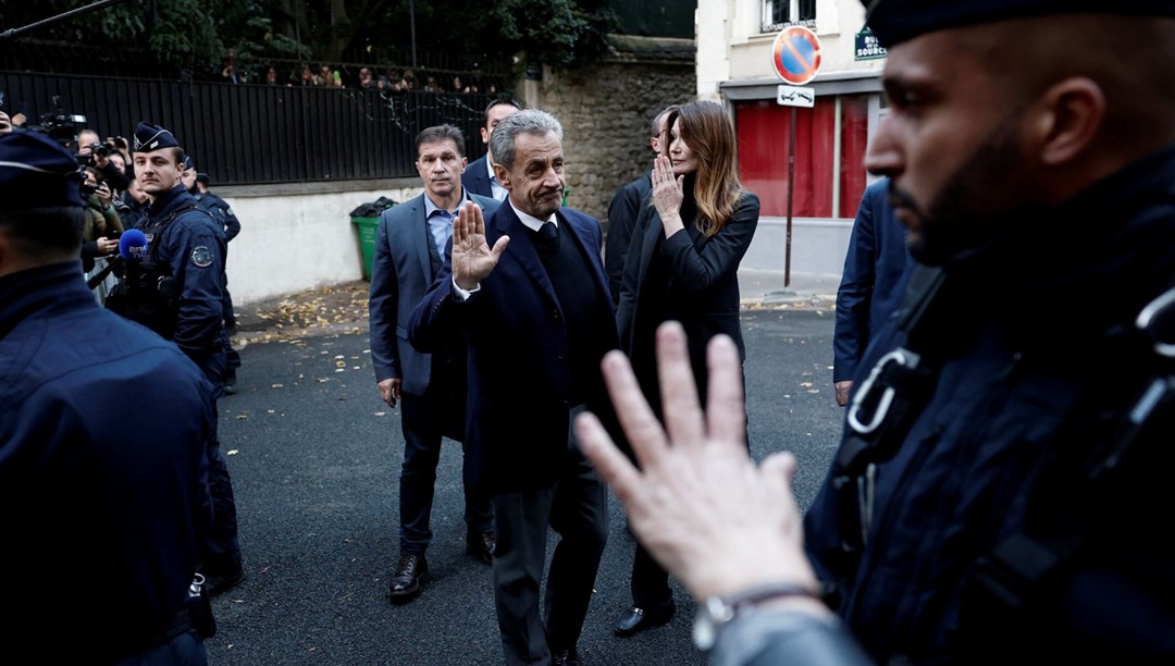 Sarkozy’yi cezaevinde iki polis koruyacak