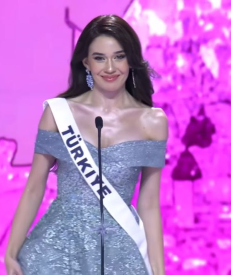 Bakışları gündem oldu