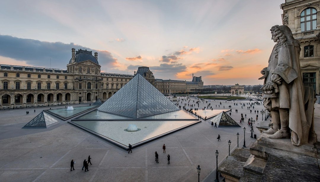 Louvre Müzesi’nde güvenlik önlemleri arttırılıyor