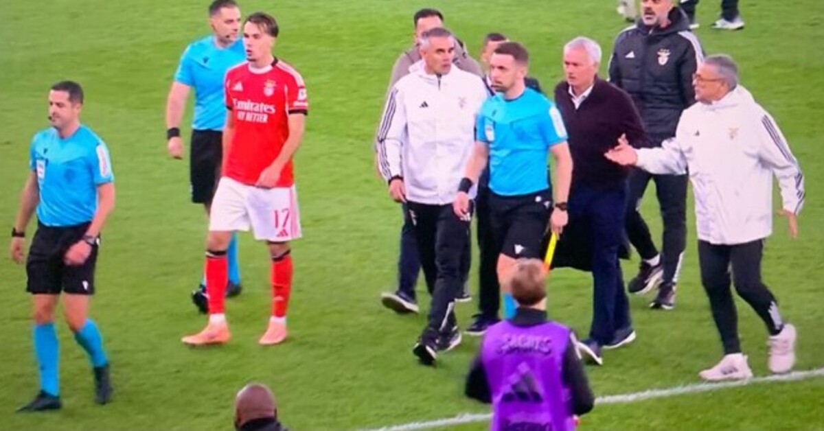 Mourinho hakemin üzerine yürüdü!